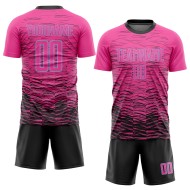 Maillot de football personnalisé rose, noir et bleu clair, sublimé Maillot de football personnalisé rose, noir et bleu clair, sublimé